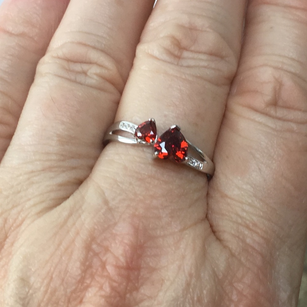 ♥️Pretty Red Double Heart Ring♥️ - Picture 3 of 6